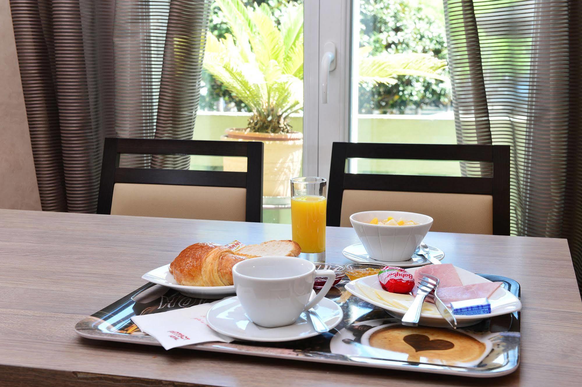 Hotel La Croix Blanche Tarbes Ngoại thất bức ảnh